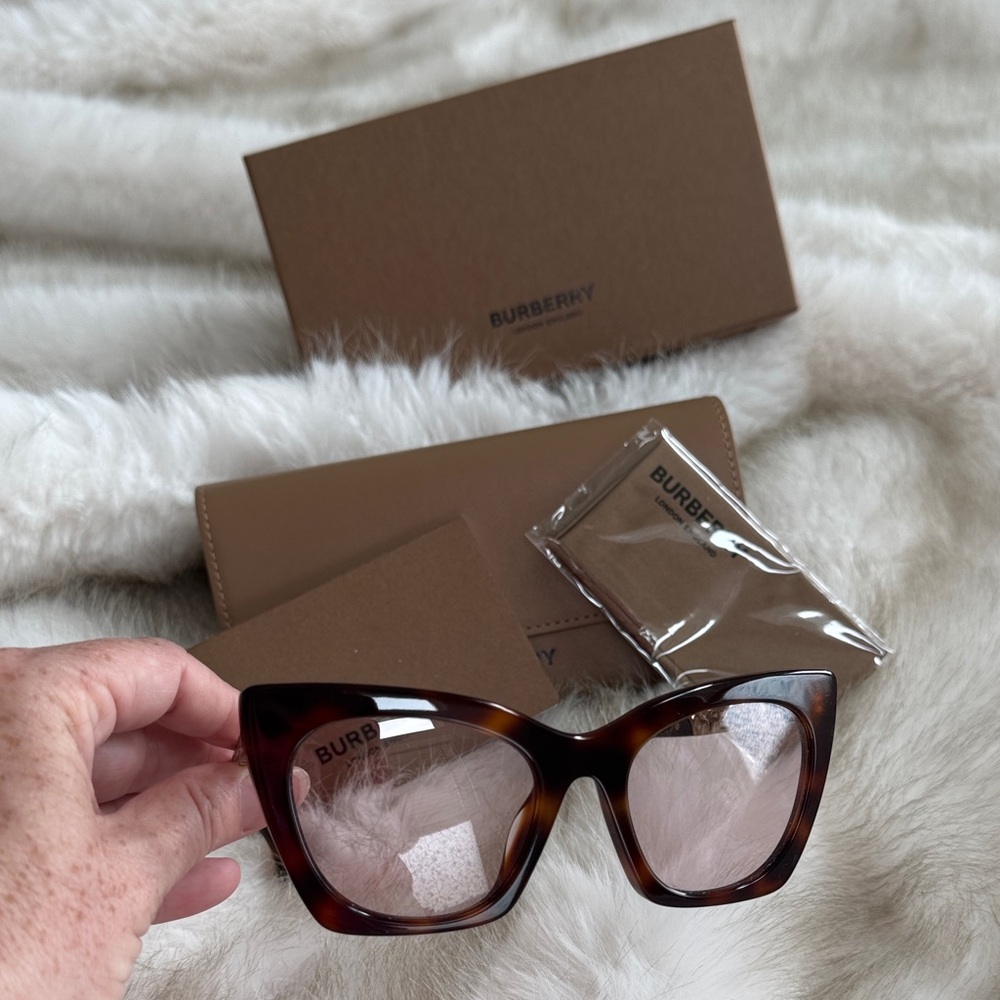 Burberry Brown Sunglasses pink lens and Wallet Set